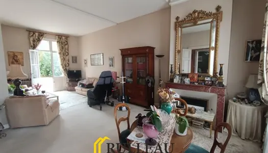 Maison en pierre 200 M2, 6 pièces centre ville Ambares 