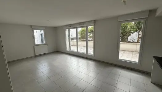 Appartement 3 pièces 746 m² 