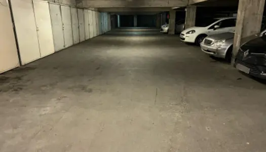 Parking - Garage Vente Saint-Denis  242m² 116000€