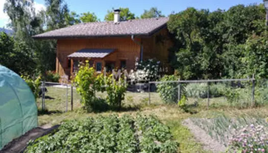 Maison individuelle avec jardin 