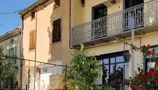 Charmante Maison de Village de 3 Chambres avec Jardin et Terrasse sur le Toit 