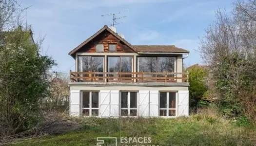 Rare : maison chalet à rénover sur l'ile de Migneaux