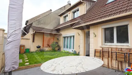 VELIZY VILLACOUBLAY : Maison de 4 pièces, 3 chambres avec jardin en bordure de forêt 