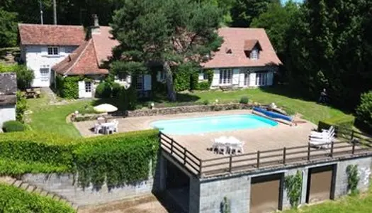 Longere en pierres de 195 m2 avec piscine 