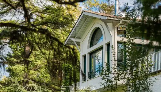 Maison avec un magnifique jardin d'hiver proche de Langoiran