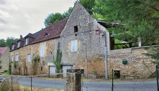 Vallée Dordogne - Maison divisée en deux logements à restaurer entièrement 