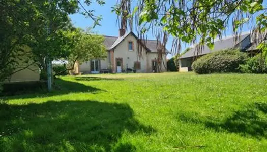 Vends propriété avec étang à Écuillé - 150m² 