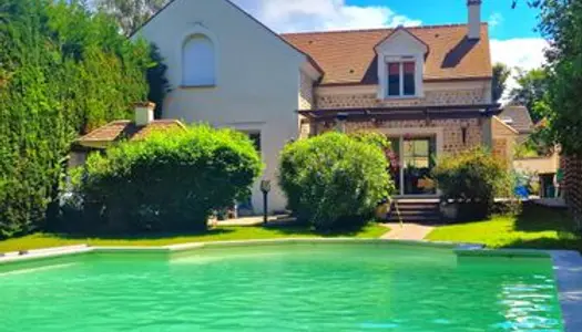 Villa 170 m² avec jardin, terrasses et grande piscine 
