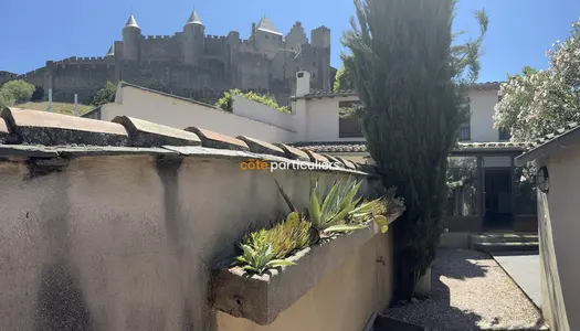 Maison avec cour au pied de la cité de Carcassonne 