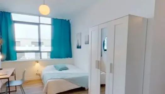 Chambre en colocation étudiante avec salle de bain privative 