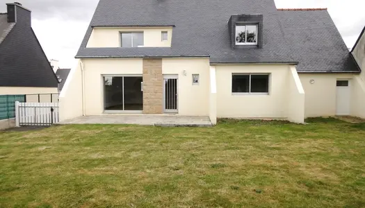 Dpt Finistère (29), à vendre CARHAIX PLOUGUER maison P6 de 120 m² - Terrain de 500,00 m² - Plain 