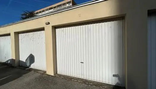 Parking - Garage Location Vienne  10m² 86€