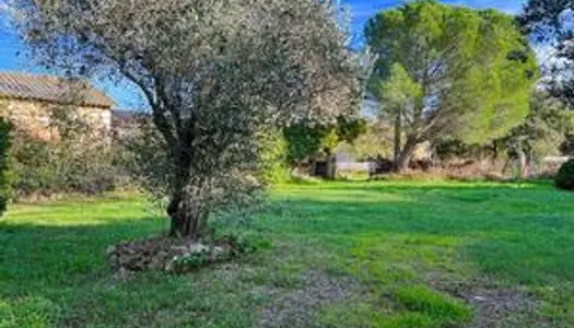 Mas de trois habitations 220m² sur 5000 m² proche Uzes