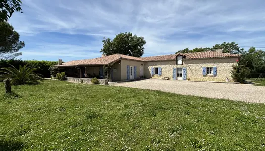 MAISON DE PLAIN-PIED - 4 CHAMBRES - DÉPENDANCES SUR 2 HECTARES 