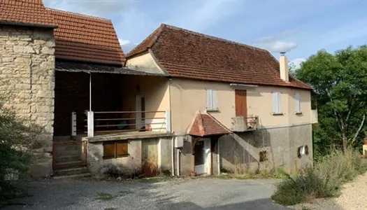 Maison de village, proche Assier , sans terrain, vedue louée.