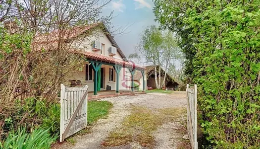 Charmante maison de campagne avec piscine et maison d'amis.