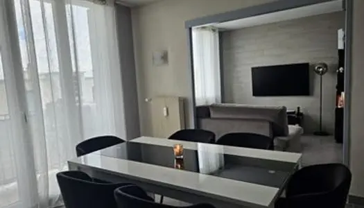 Appartement T2 Lumineux à Trévoux - Vue Dégagée et Commodités à Proximité 