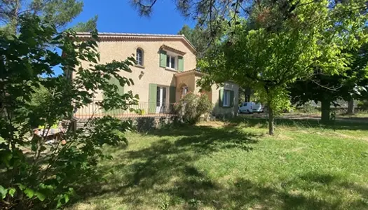 Aux abords du village de Crillon, villa 3 chambre, garage et jardin 