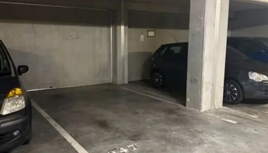 Boxe en sous sol dans un parking sécurisé surveillé 