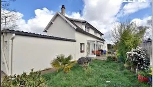 Maison de 5 pièces de 160 m2 en vente à Mesnils-sur-Iton