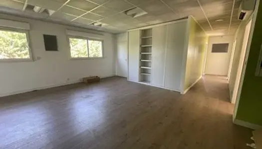 Bureaux - A LOUER - 352 m² non divisibles 