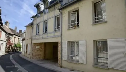 Votre agence France Loire Aubigny S/Nère vous propose cet appartement à la location sur la commune 