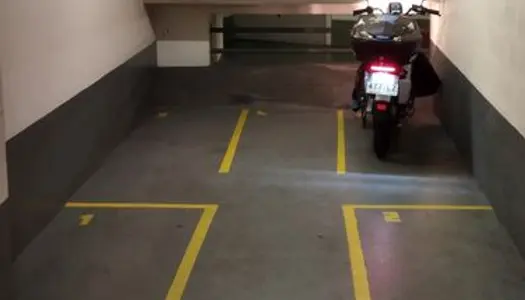 Place de parking moto 