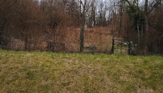 Terrain de loisir,en bas grand jardin en au plat pour détente,vue sur fains ,en bas plusieurs empla