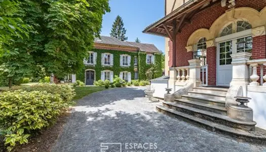 Maison de maître avec annexes aménagées parc, bois et carrière 