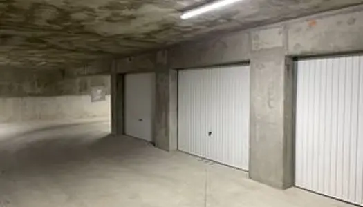 Garage fermé dans parking sécurisé, centre ville 