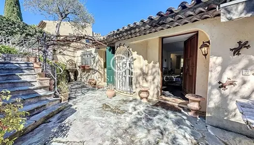 Castellaras proche Mougins villa 4 pièces avec jardin 