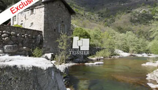 Exclusivité : Sud Ardèche 07260, maison en pierre en bordure de riviére. 