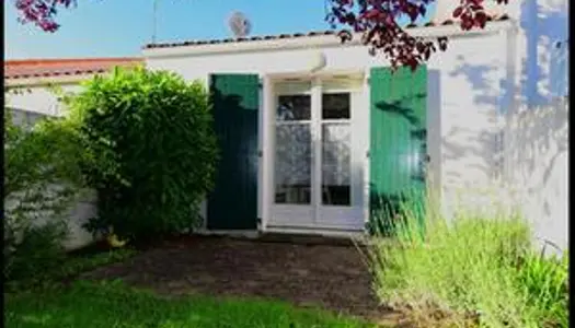 SECTEUR SAINT PIERRE D'OLERON - RESIDENCE SECONDAIRE OU INVESTISSEUR - MAISONNETTE 1 CHAMBRE EN 