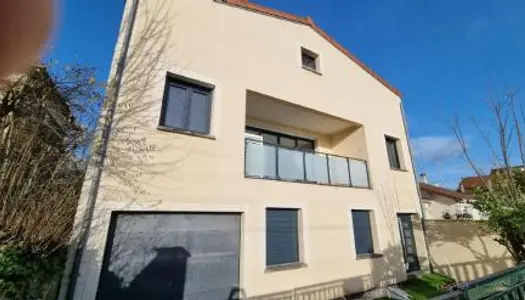 Maison 8 pièces 234 m²