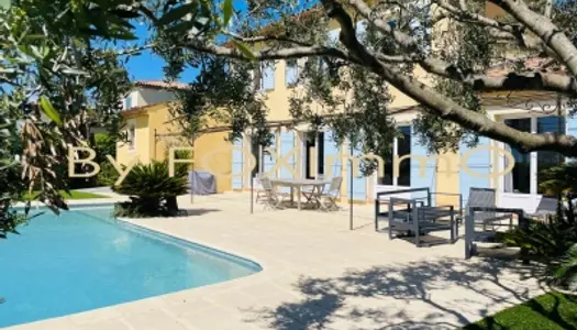 A vendre villa familiale 4 chambres au calme absolu avec piscine 