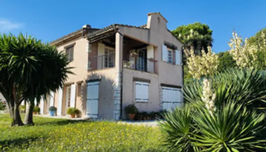 LA COLLE SUR LOUP - Proche village. Agréable 2P au calme. Te 