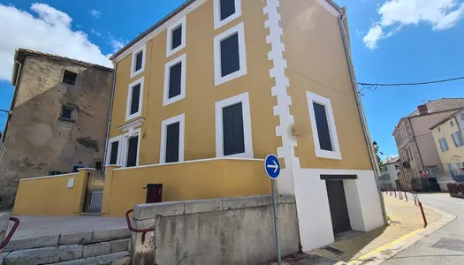 Magnifique maison de Maitre, entièrement rénovée, avec 4 chambres, garage et cour. 