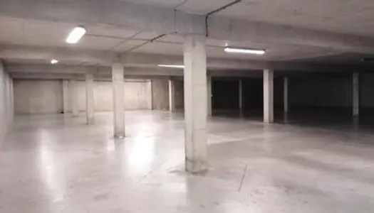Entrepôts - A LOUER - 300 m² non divisibles