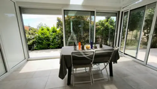 Appartement RDC sur les Hauts de Narbonne 3 pièce 49 m² avec véranda, jardin, terrasse et parking 