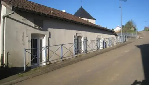 Location d'un appartement dans maison de village (ancien presbytère) 