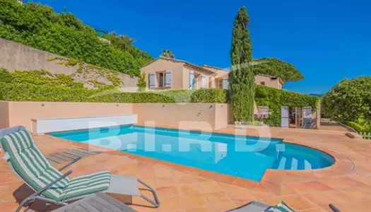 Sainte Maxime : Villa Provencale Avec Vue Exceptionnel Sur La Mer 