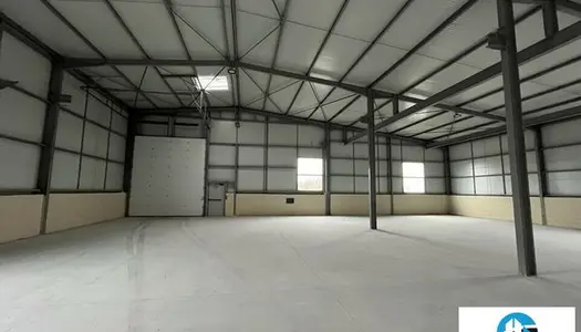 Local d'activité 900 m²