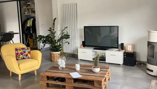 Jolie appartement moderne dans maison 