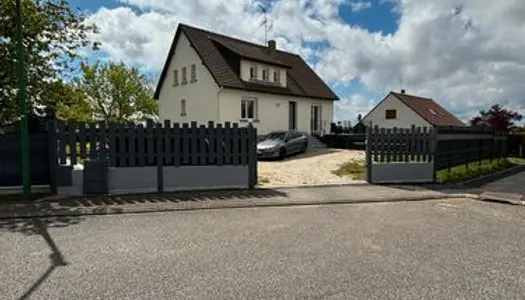 Maison Familiale Rénovée avec Jardin Splendide et Terrasses Panoramiques près d'Alençon 