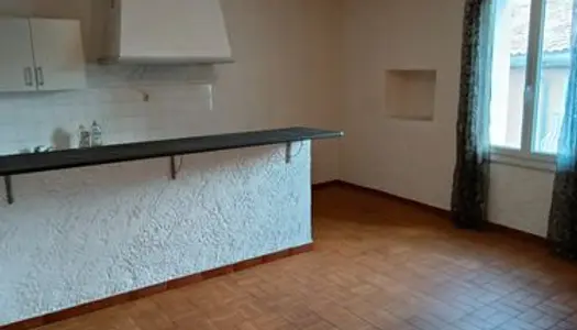 Appartement de 52 m² 2ème étage au centre de FLASSANS SUR ISSOLE 