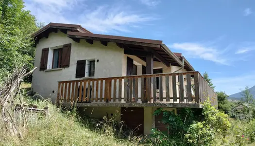 Chalet de 68m² sur 1000m² de terrain avec terrasse ,caves exposé SUD/OUEST 