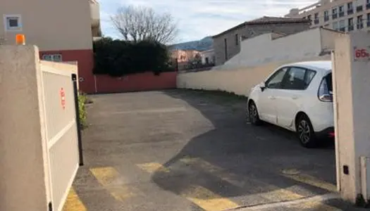 Place parking extérieure sécurisée 