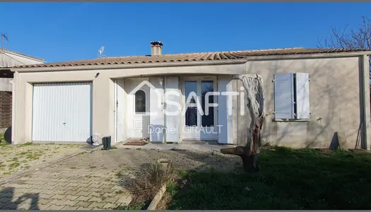 Cette maison bénéficie d'un emplacement idéal dans un quartier calme et résidentiel. 