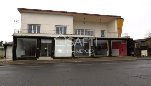 Local commercial+appartement+maison édifié sur plus de 30ares de terrain!