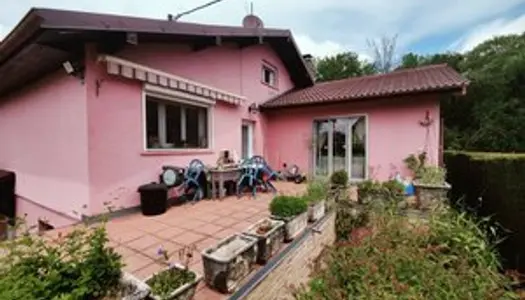 Charmante Maison Familiale à Vendre dans un cadre de verdure 